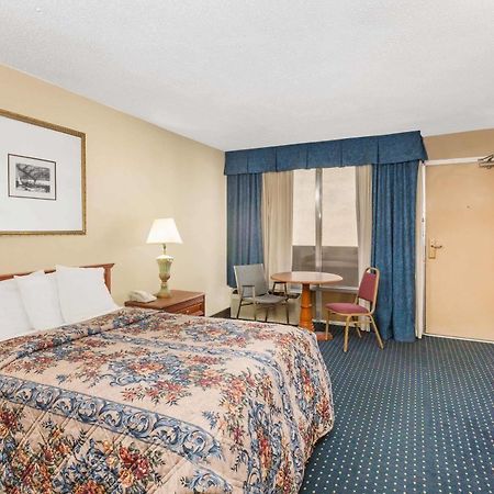 Knights Inn Overland Park Mission Esterno foto
