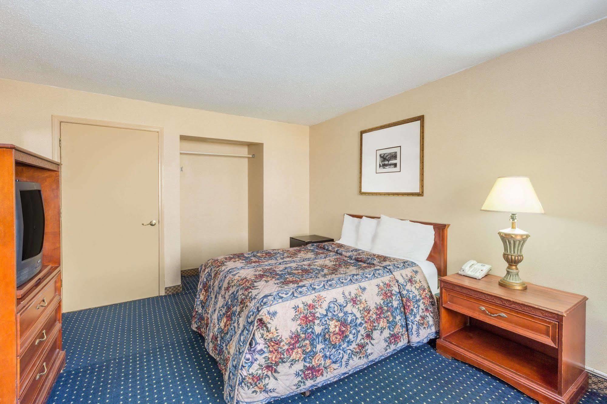 Knights Inn Overland Park Mission Esterno foto