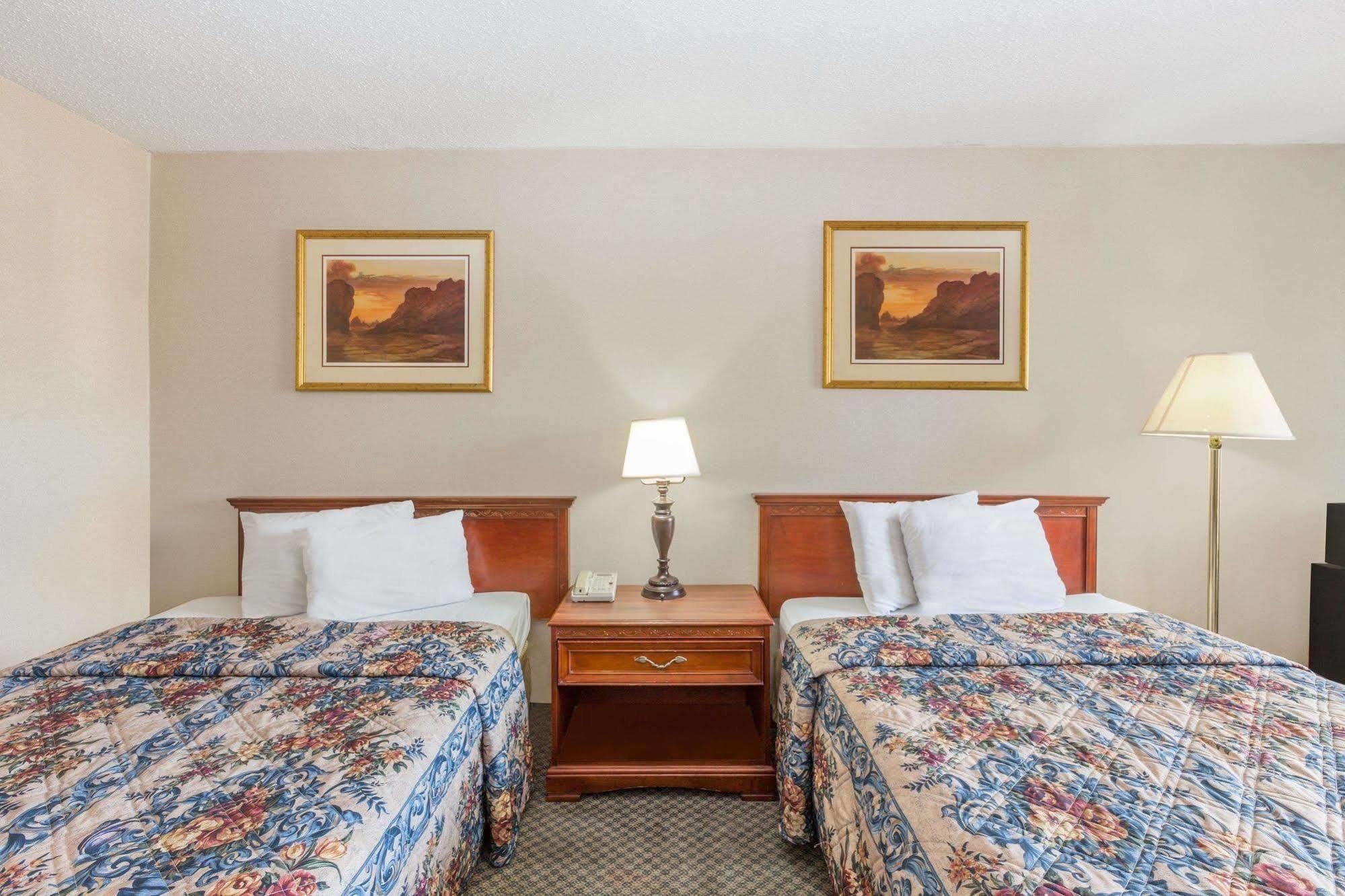 Knights Inn Overland Park Mission Esterno foto